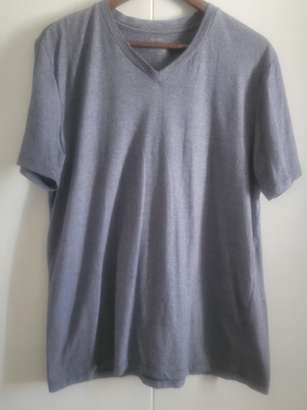 Men's V-Neck Short Sleeve T-Shirt in Heather Gray